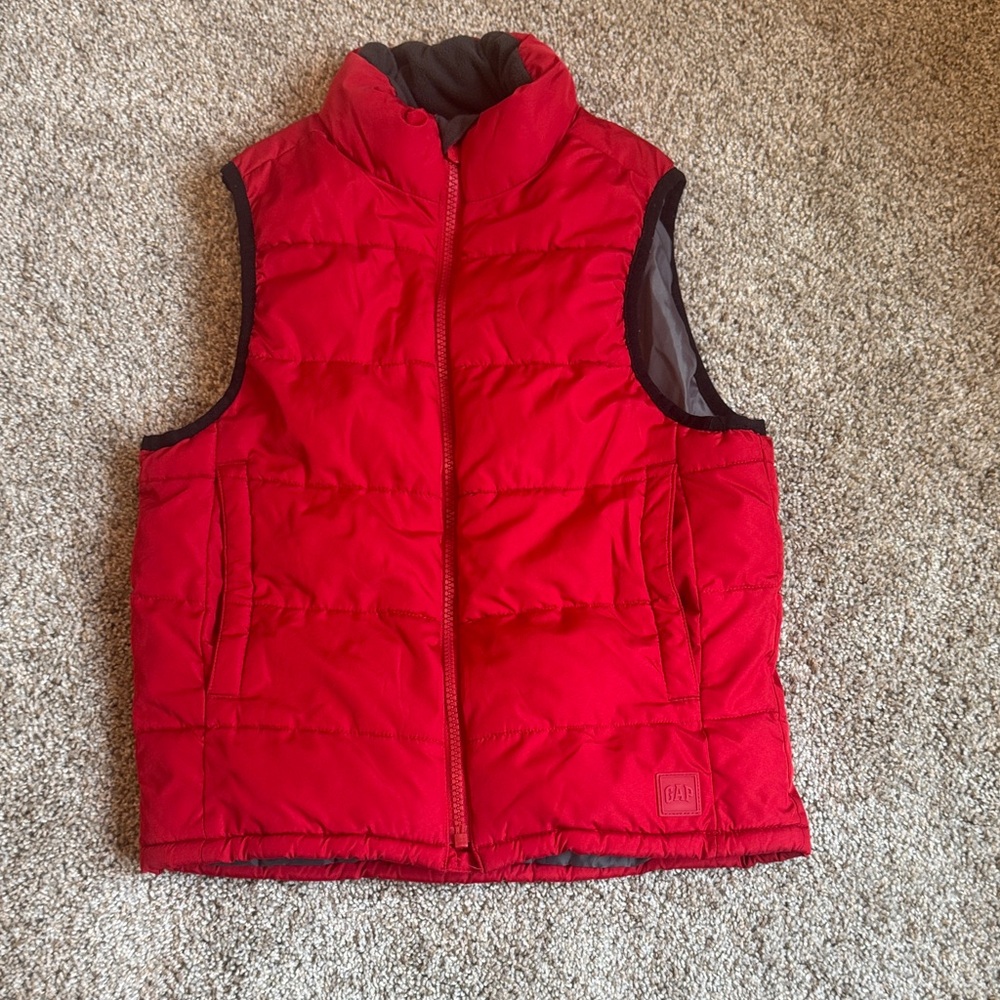 GAP Kids Red Puffer Vest Size Small (5 Regular)